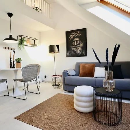 Gallery Apartment: Maisonette + Free Parking + Netflix